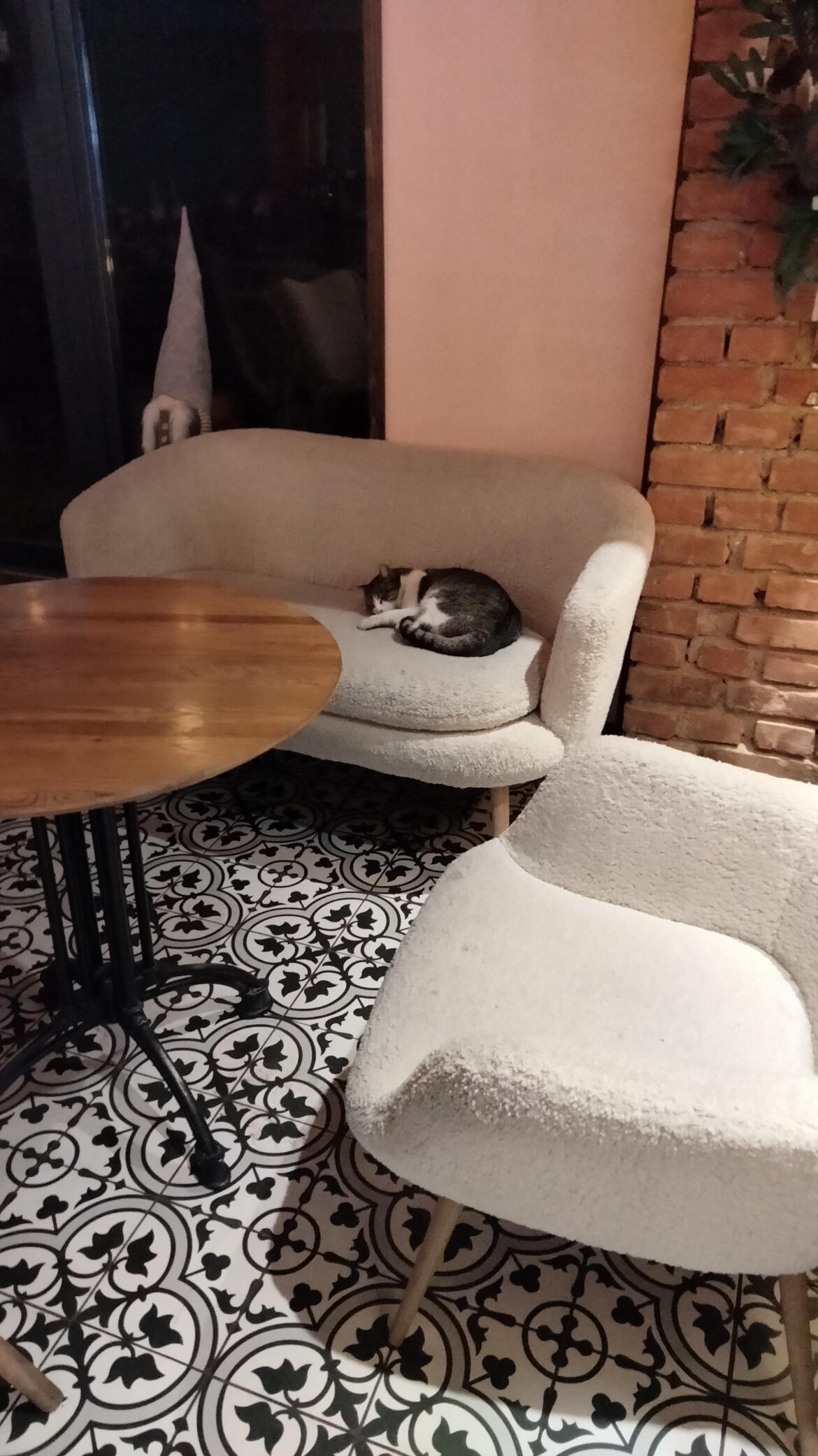 I just wanted to drink coffee but when I went into the cafe I saw this