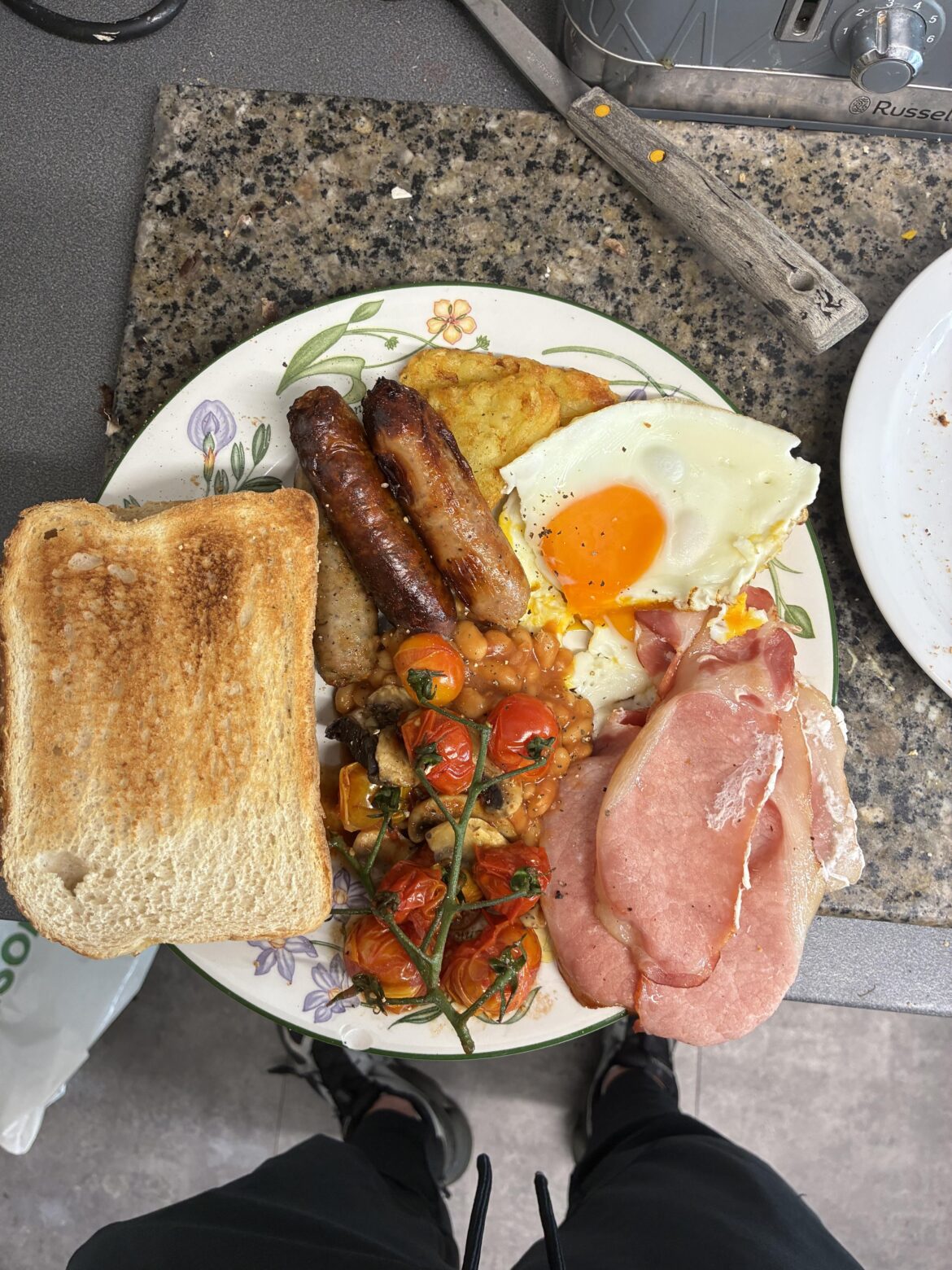 First attempt at a fry ups today other than the bacon being closer to a pig than food and plate to small wouldn’t say its too shabby