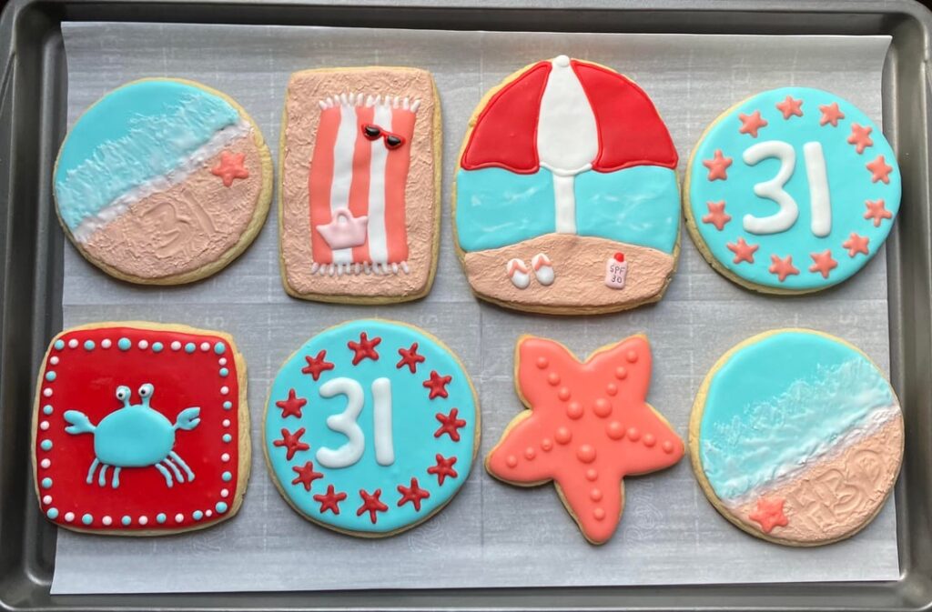 Couldn’t resist the pun with these “thirty one-der the sea” cookies for my beach-loving friend’s 31st birthday 🤪