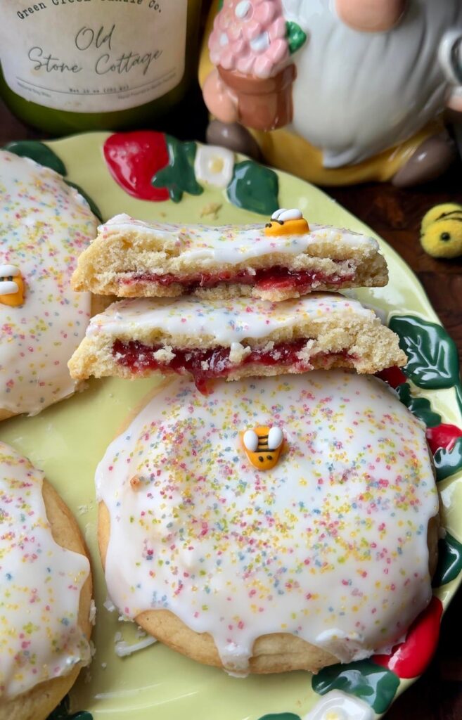 Made some strawberry poptart cookies. Filled with a crap ton of strawberry jam filling cause that’s how it should be 🍓