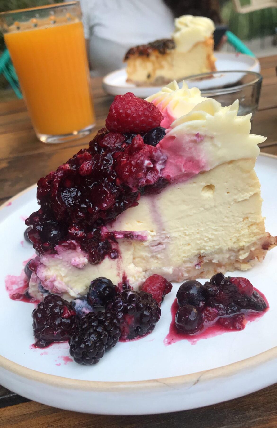 Went out for a simple snack and ended up having one of those “this is life” moments 🍰