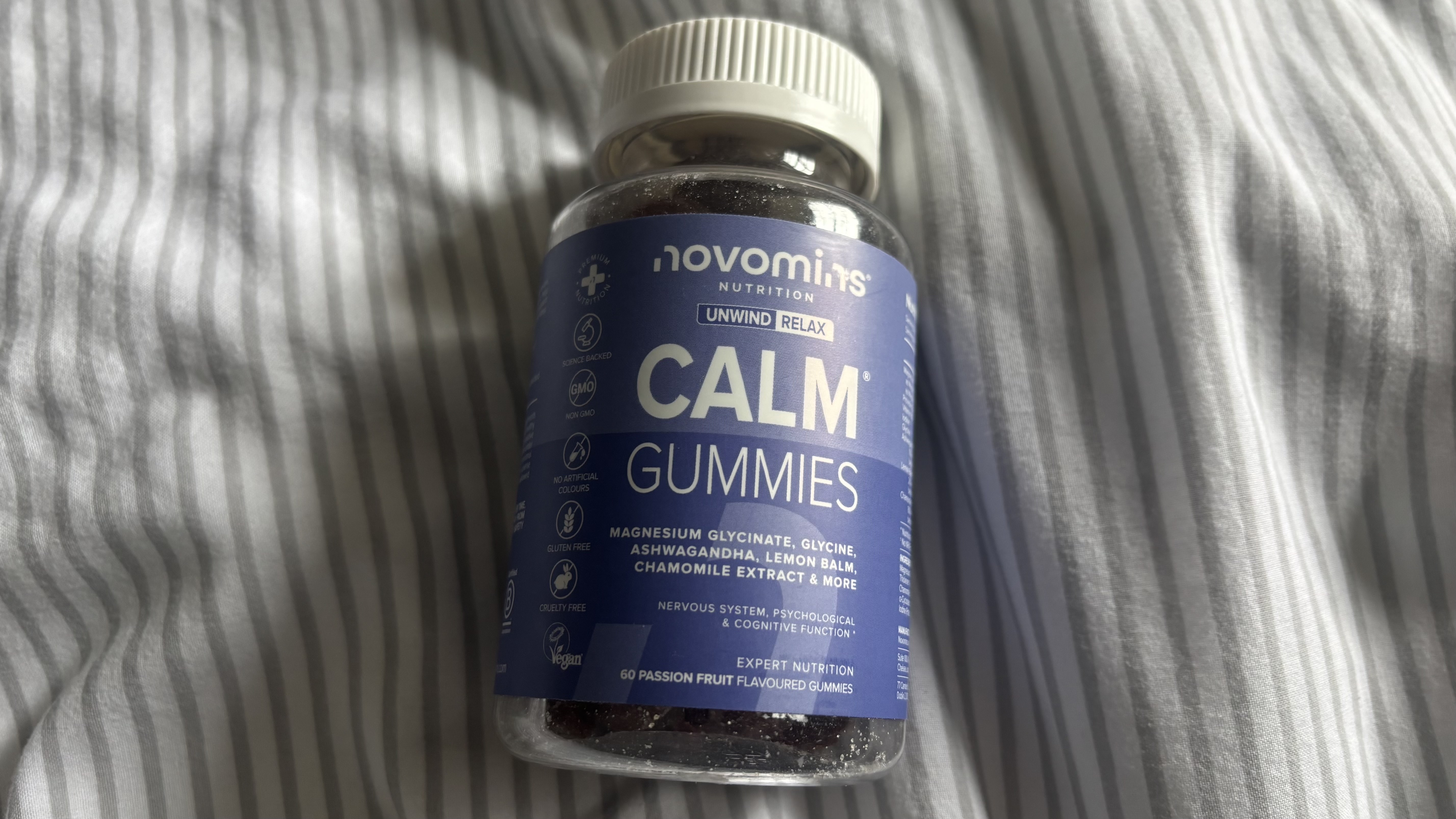 A jar of gummies containing glycine and magnesium to promote relaxation and wellbeing.