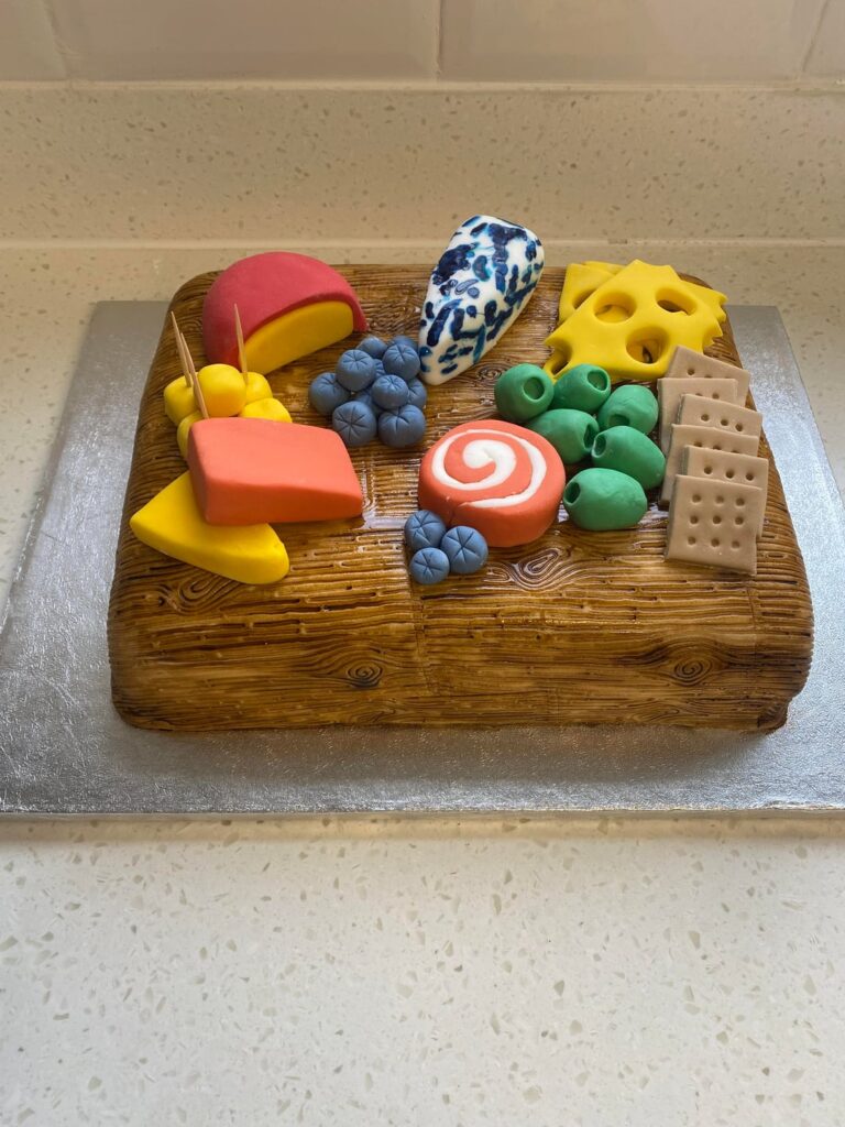 Cheeseboard cake!! Haven’t baked for a long time so feeling proud of this one 🧀💛