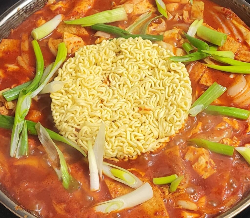 Korean mom in Alaska – my weekend soul food: super spicy tteokbokki ramen & eggs🔥