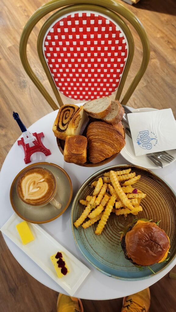 For today's breakfast, I ate Smash Burger with Truffle Fries, Cinnammon Roll, Croissant, Cube Croissant, Sliced Bread, and Café Crème