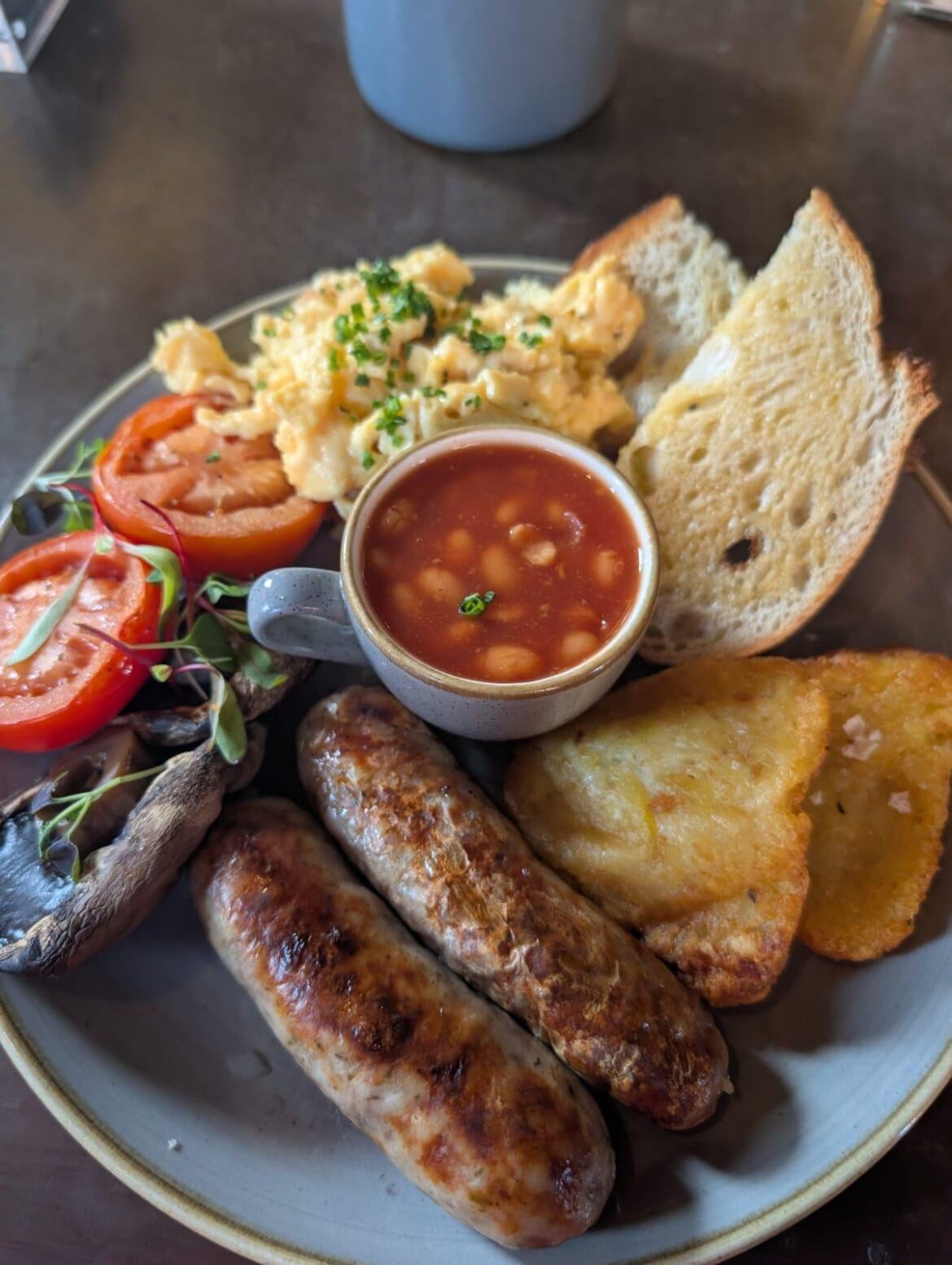 Mate got this brekky this week at Ezra and Gil in Manchester, £14.50. They didn’t notice at the time that bacon was extra (streaky £4), but they said everything was delicious and gave it a 8/10.
