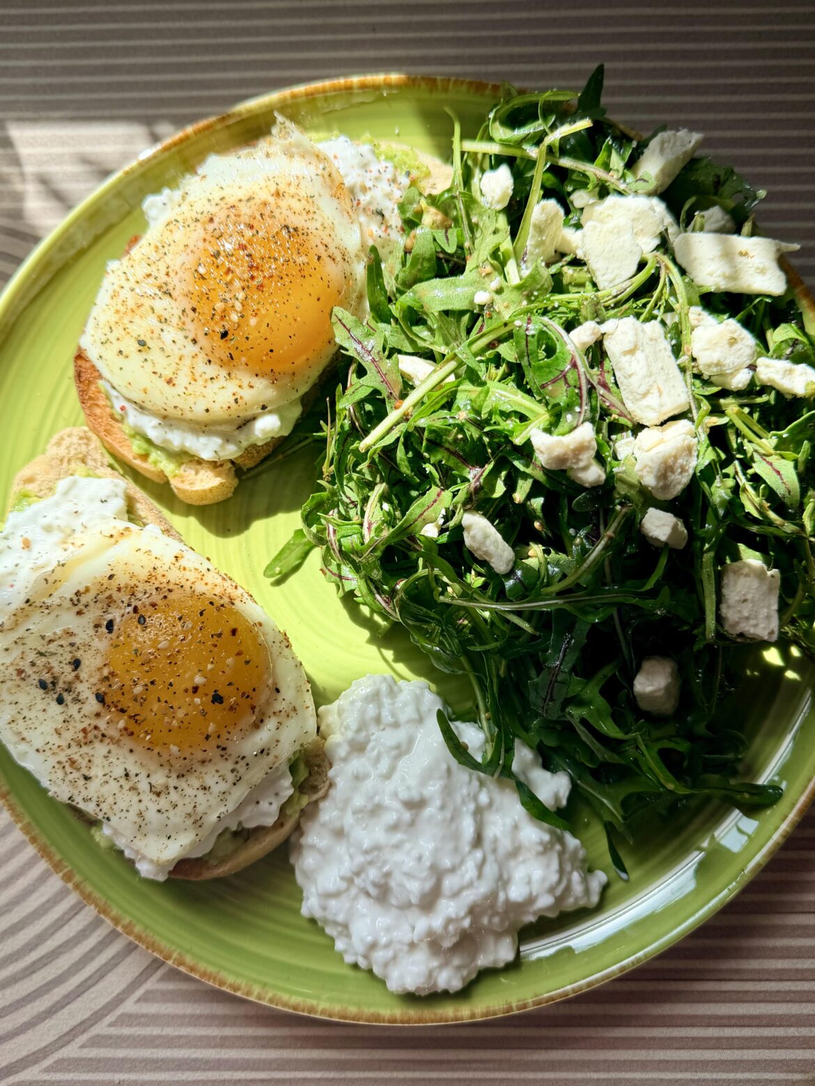 Sourdough, avocado, cottage cheese + egg (557cal, high protein)