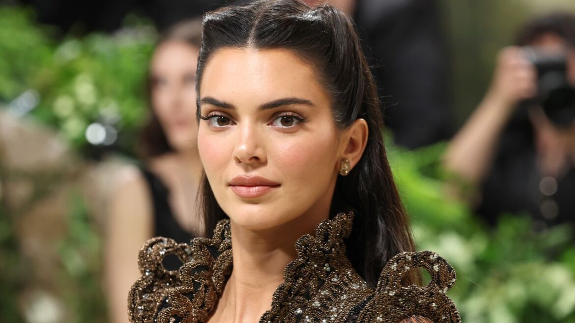 Kendall Jenner’s Short Butter Yellow Nails are Deliciously Dainty—See the Photos Allure