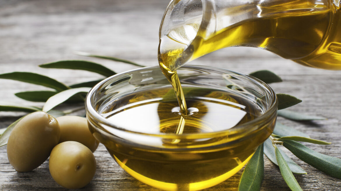 The Gourmet Brand Rumored To Be Behind Aldi's Olive Oil