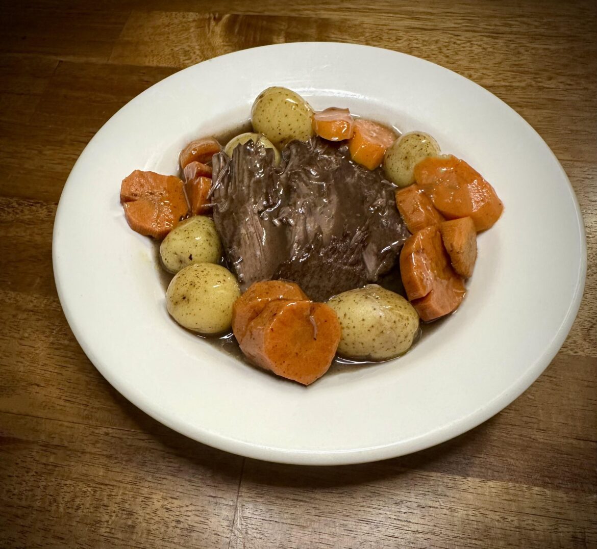 [OC] Classic Roast Beef with Baby Yukon Golds and Carrots