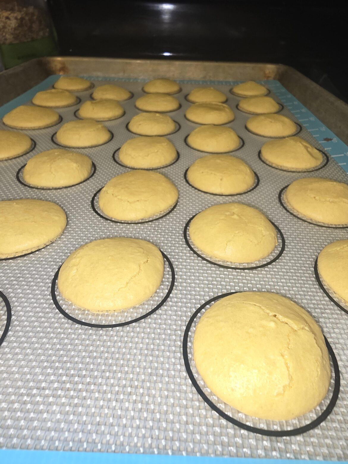 What did I do wrong: macarons? 😭