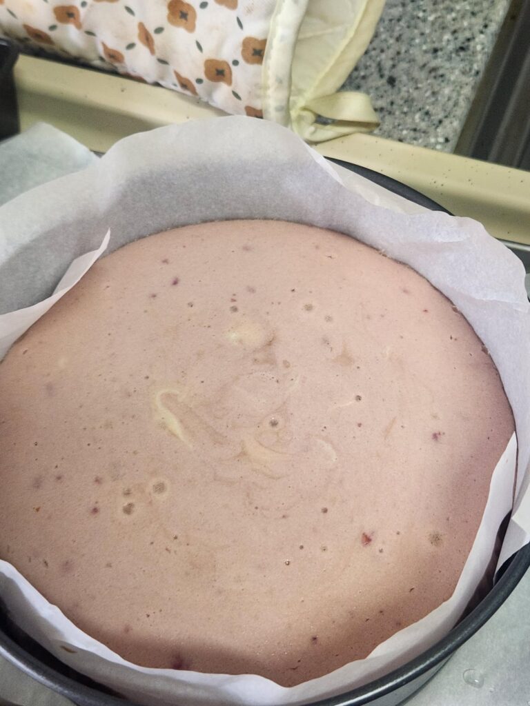 I tried making cheesecake with ruby chocolate. I tried making cheesecake with ruby chocolate.