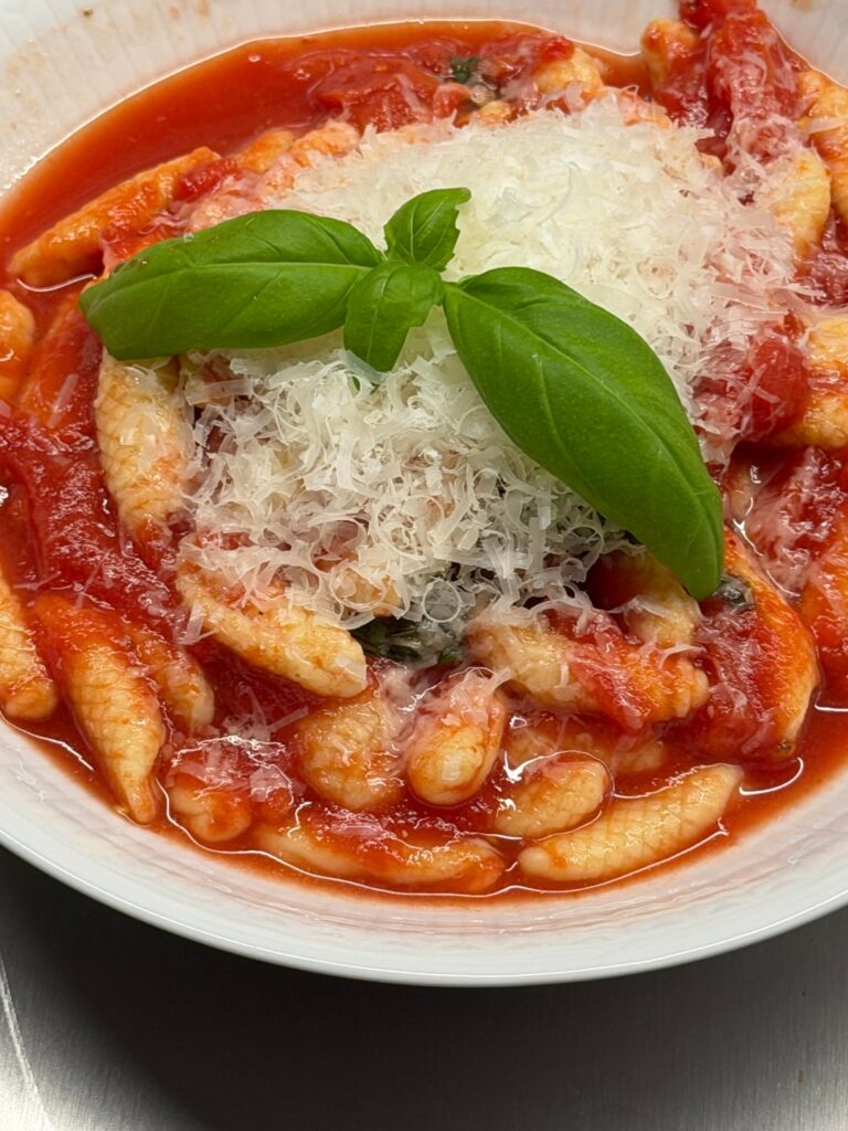 Cavatelli con sugo di pomodoro