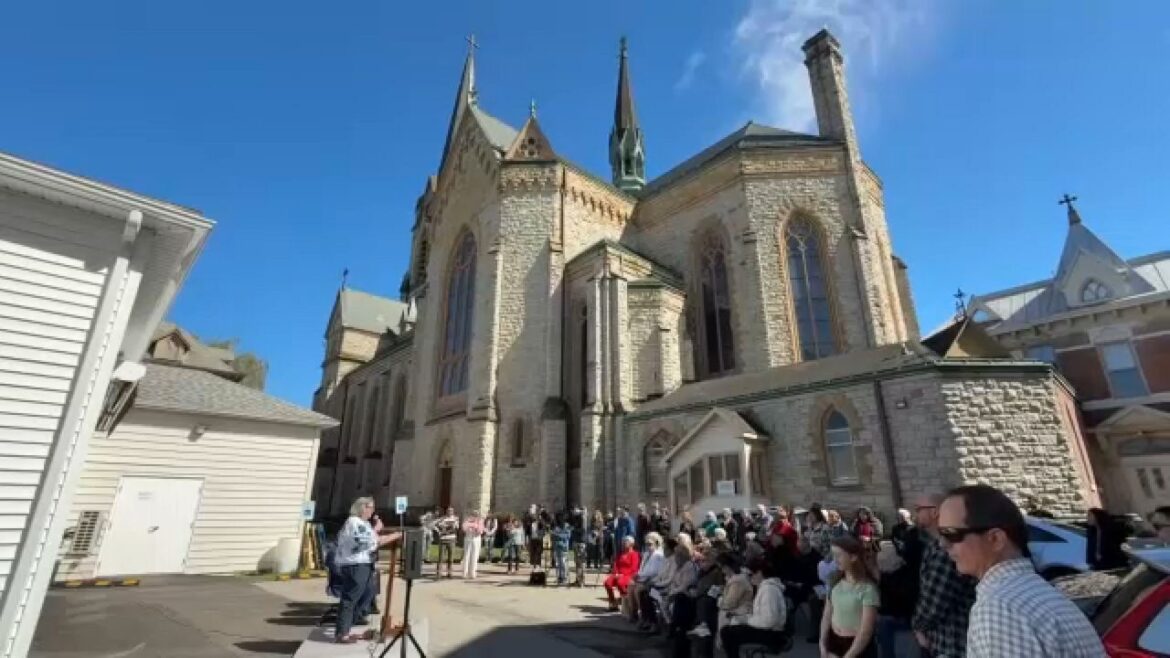 Rochester Hope on Sunday cut the ribbon on its new expanded food pantry on the campus of St. Michael's Church.