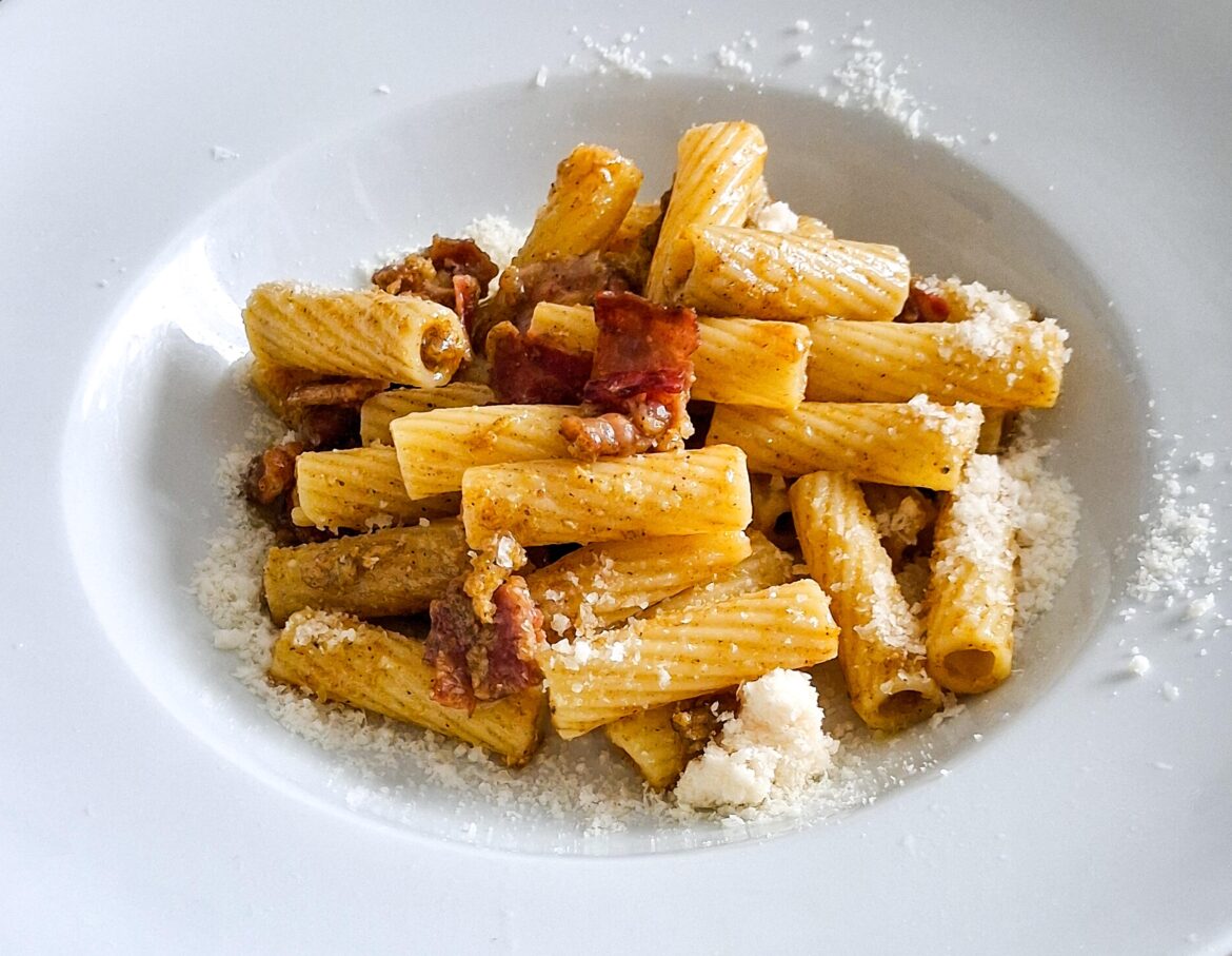 Rigatoni Carbonara. Ganz einfach und pur.