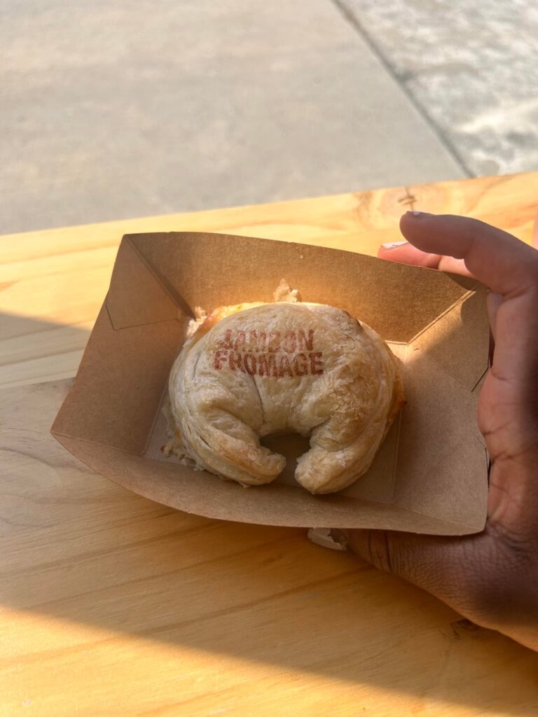 Calories in this ham and cheese empanada?