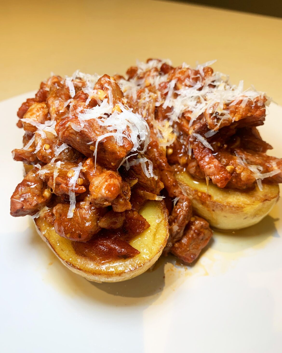 Buttery Potatoes with Bacon, Tomato & Savoury Beef, Parmesan Cheese Topping