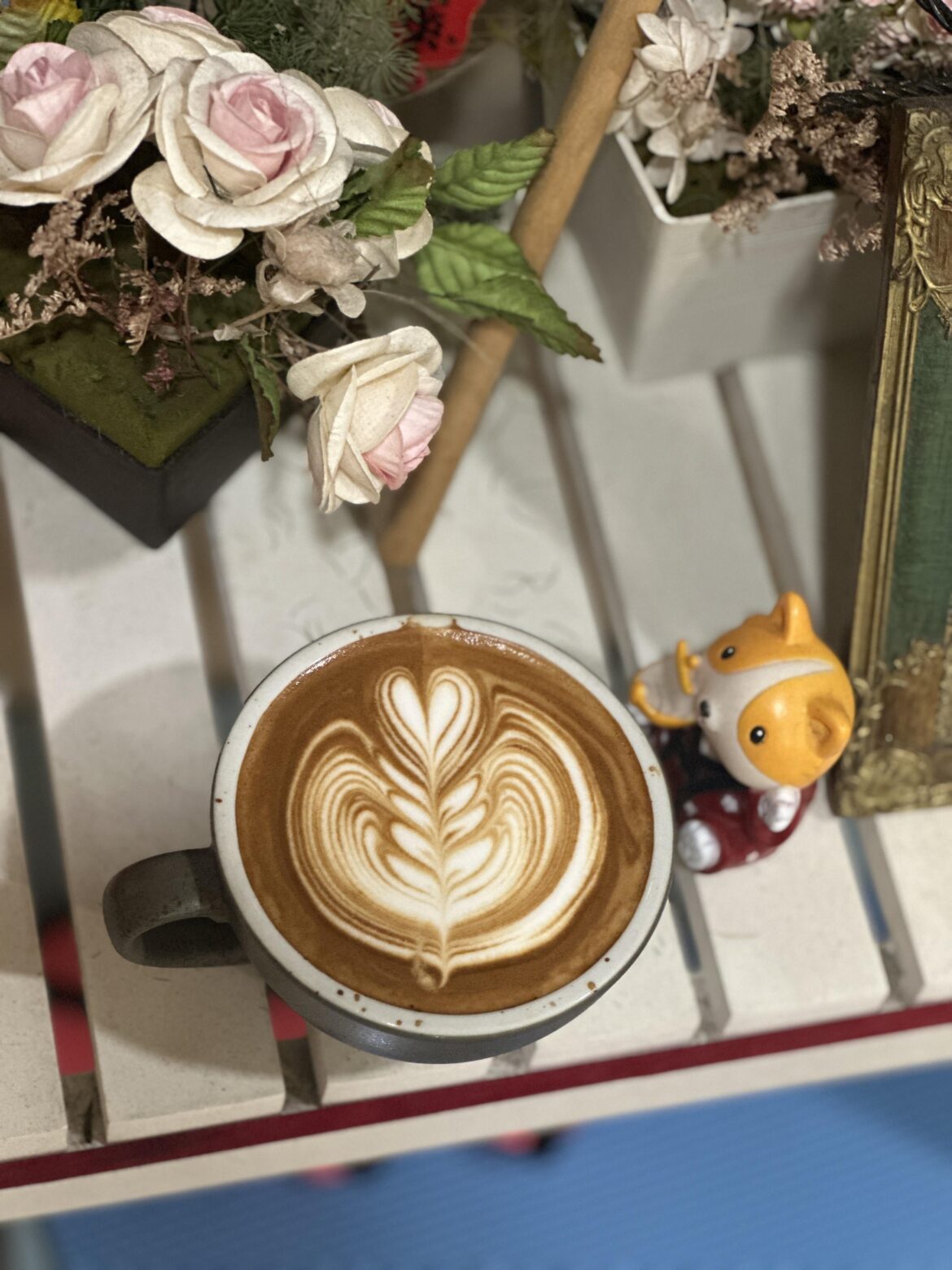 Watch me pour Rosetta latte art with video of making