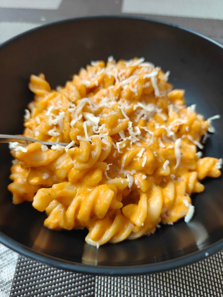 Roasted bell pepper fussili Pasta