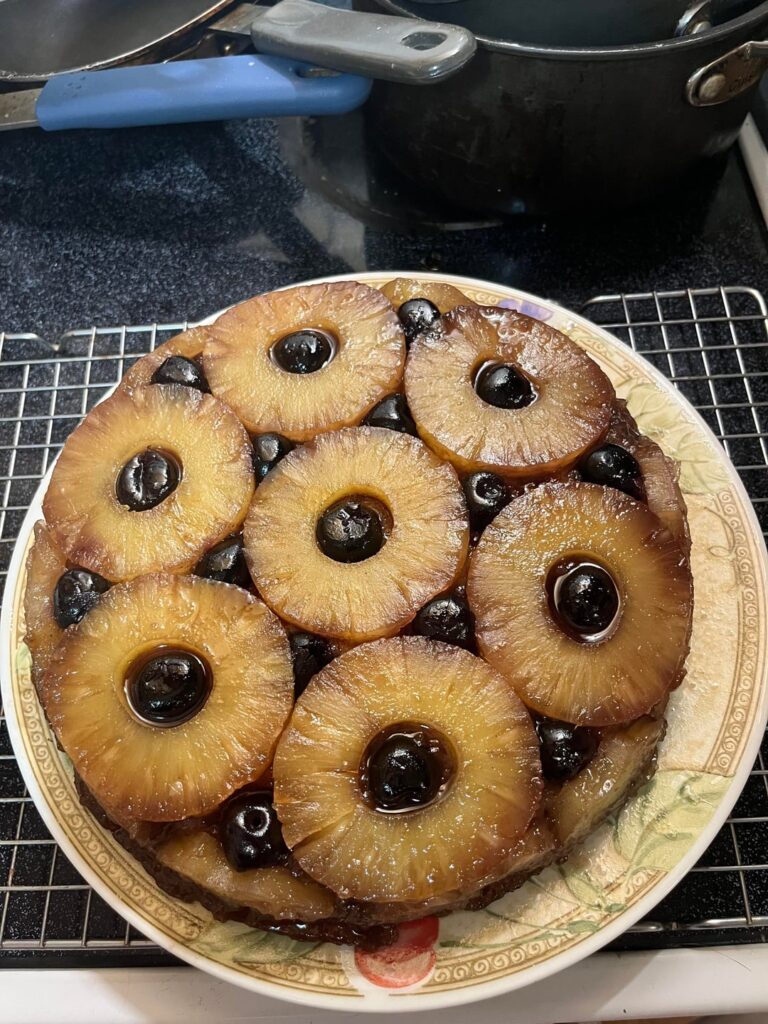 I am so happy with this pineapple upside-down cake! 🩷🩷🩷