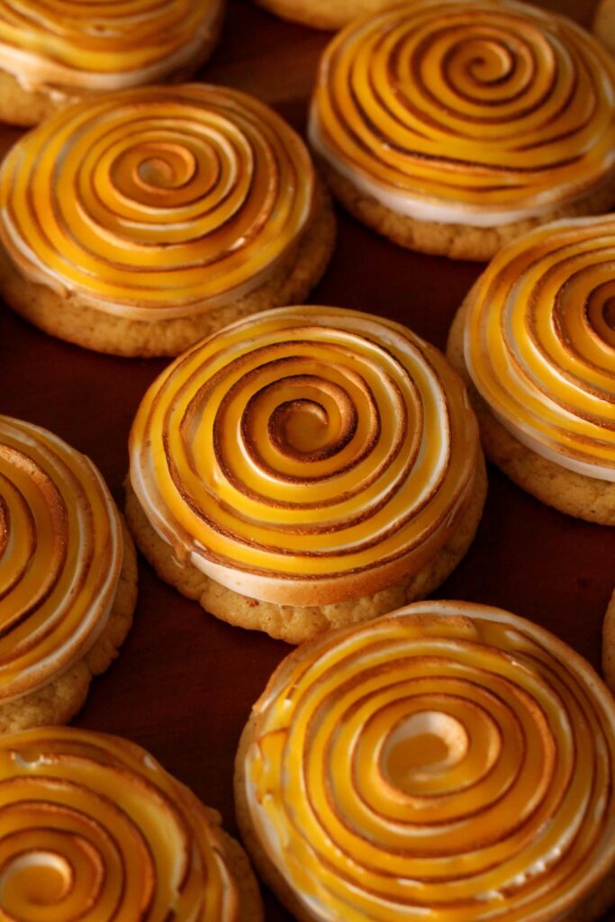 I made some (hypnotizing) brown butter lemon meringue cookies!
