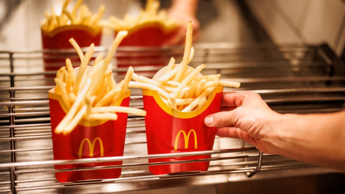 Southbridge Mass. McDonald’s employee to face charges – NBC Boston Southbridge Mass. McDonald’s employee seen contaminating fries – NBC Boston