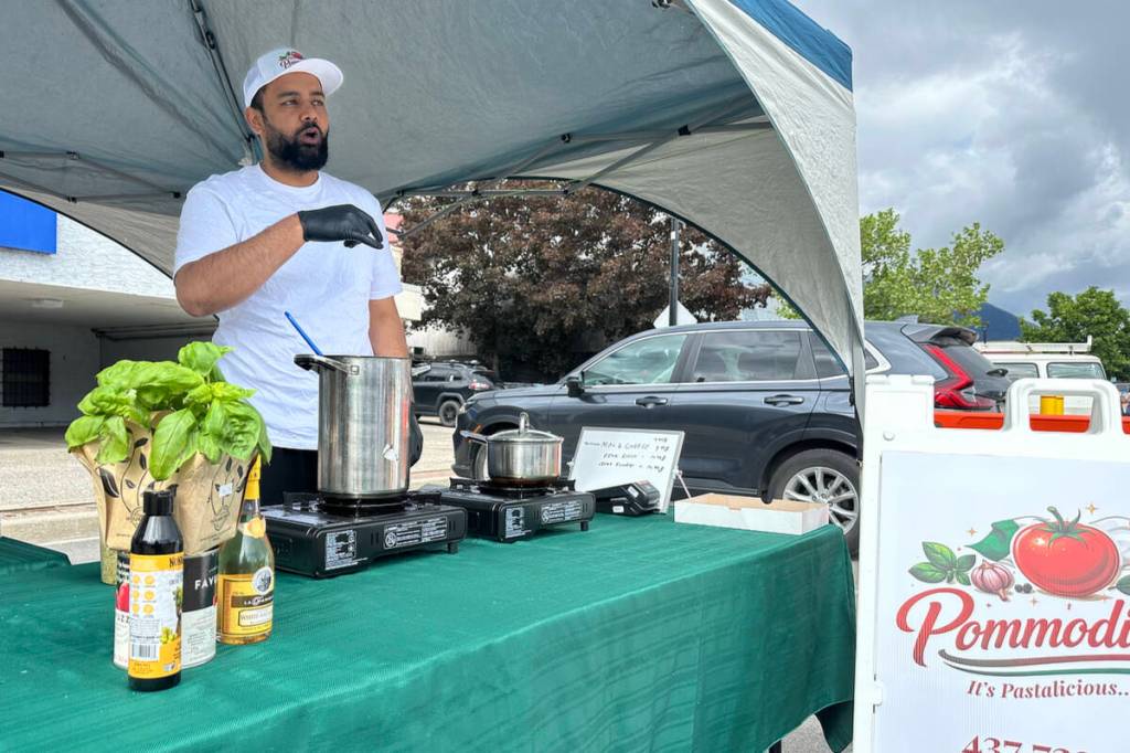 Chef offers fresh tastes of Italy through Salmon Arm ‘ghost kitchen’ Chef Arman Khan readies his portable kitchen giving Downtown Salmon Arm Farmers Market patrons an opportunity to taste some of the authentic Italian dishes he creates for his new business, Pommodorrini. (Lachlan Labere-Salmon Arm Observer)