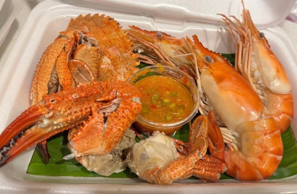 Enjoying Mud Crab and Freshwater Prawn Street Food in Chiang Mai