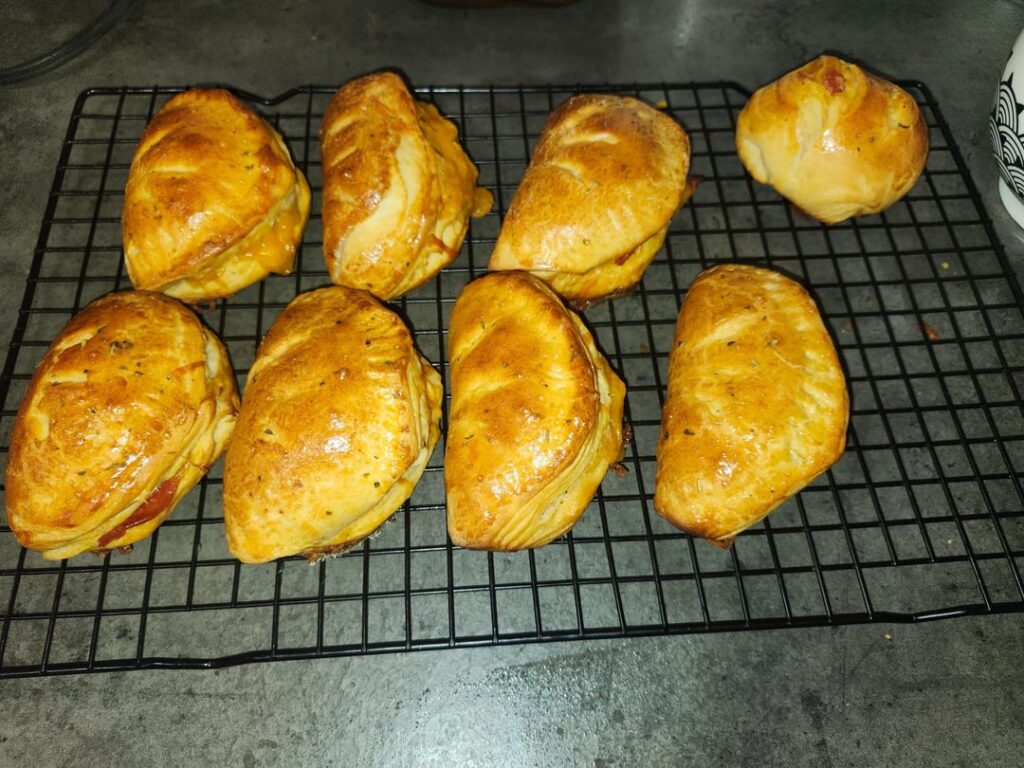 Mini pizza calzones Mini pizza calzones