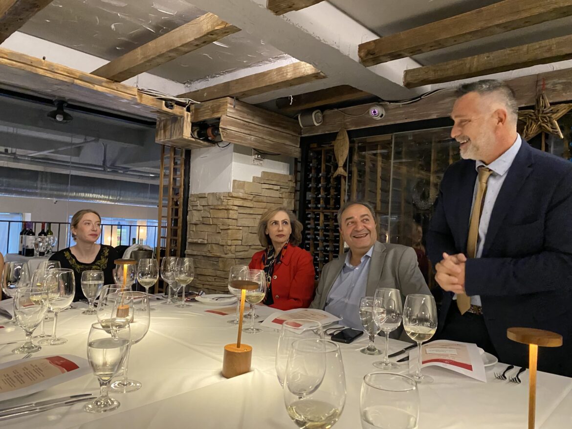 Wine representative Pavlos Charalampakis from Lantides Estate, at right, introduced Lantides’ award-winning wines to the guests including Mary Vaxevanidou, Head of Public Diplomacy Office in New York, and Nikos Thomopoulos, Trade Commissioner of the Greek Trade Office in New York. Photo by Eleni Sakellis