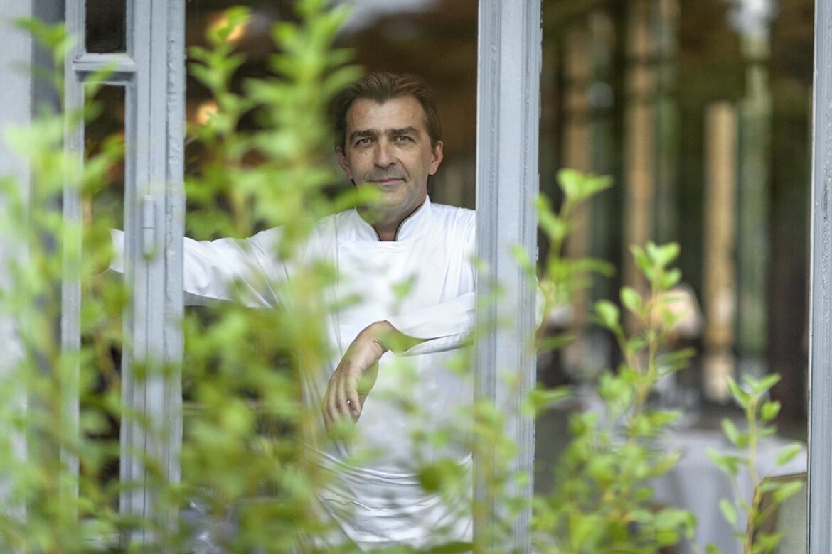 Yannick Alléno: World’s most Michelin-decorated chef with 18 stars across 21 restaurants parallax background