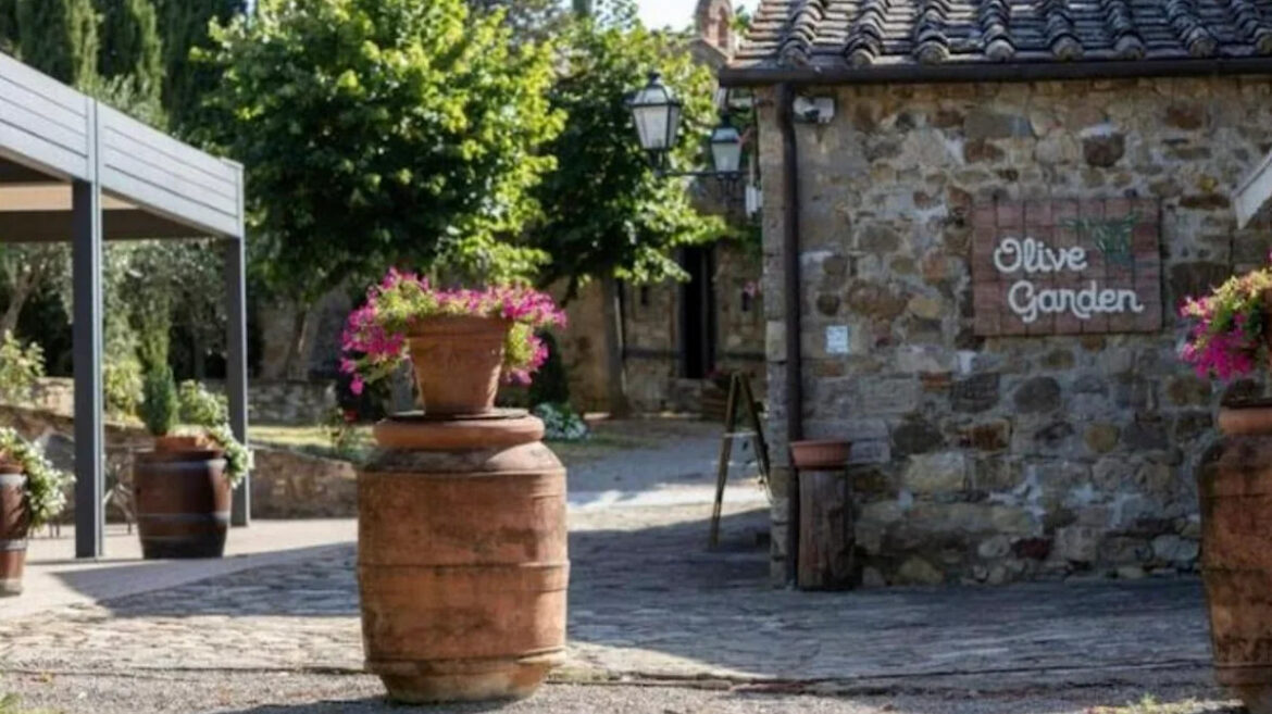 The Truth About Olive Garden’s Infamous Italian Cooking School Chowhound