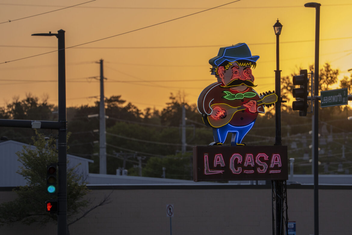 La Casa makes Omaha-style pizza, triggering debate and devotion La Casa makes Omaha-style pizza, triggering debate and devotion