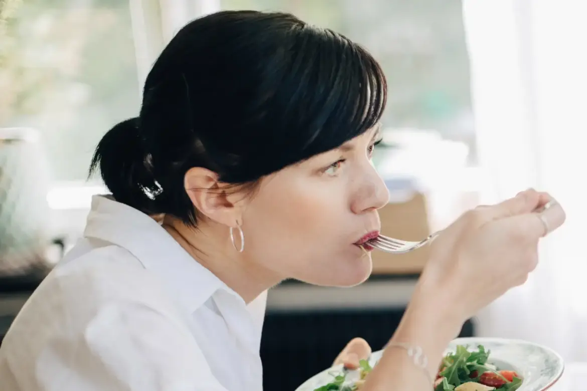 According to an Arcane Law, It’s Illegal to Have Lunch Al Desko in France