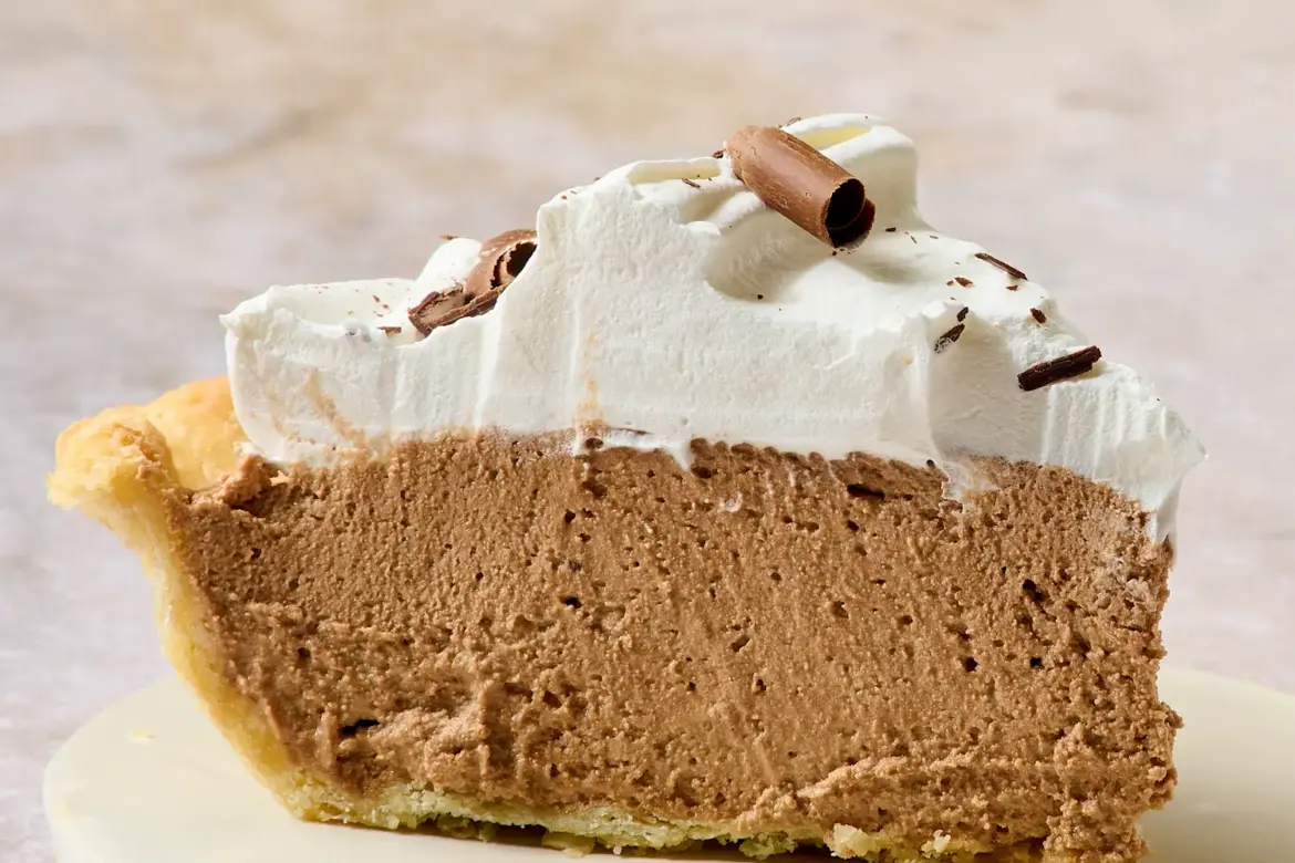 French Silk Pie Recipe (Light and Fluffy) French Silk Pie Recipe (Light and Fluffy)