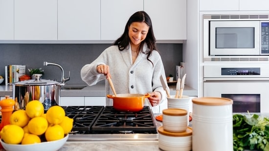 Can cooking a meal from scratch reduce your risk of dementia? Doctor explains how this ‘brain workout’ helps Hindustan Times News