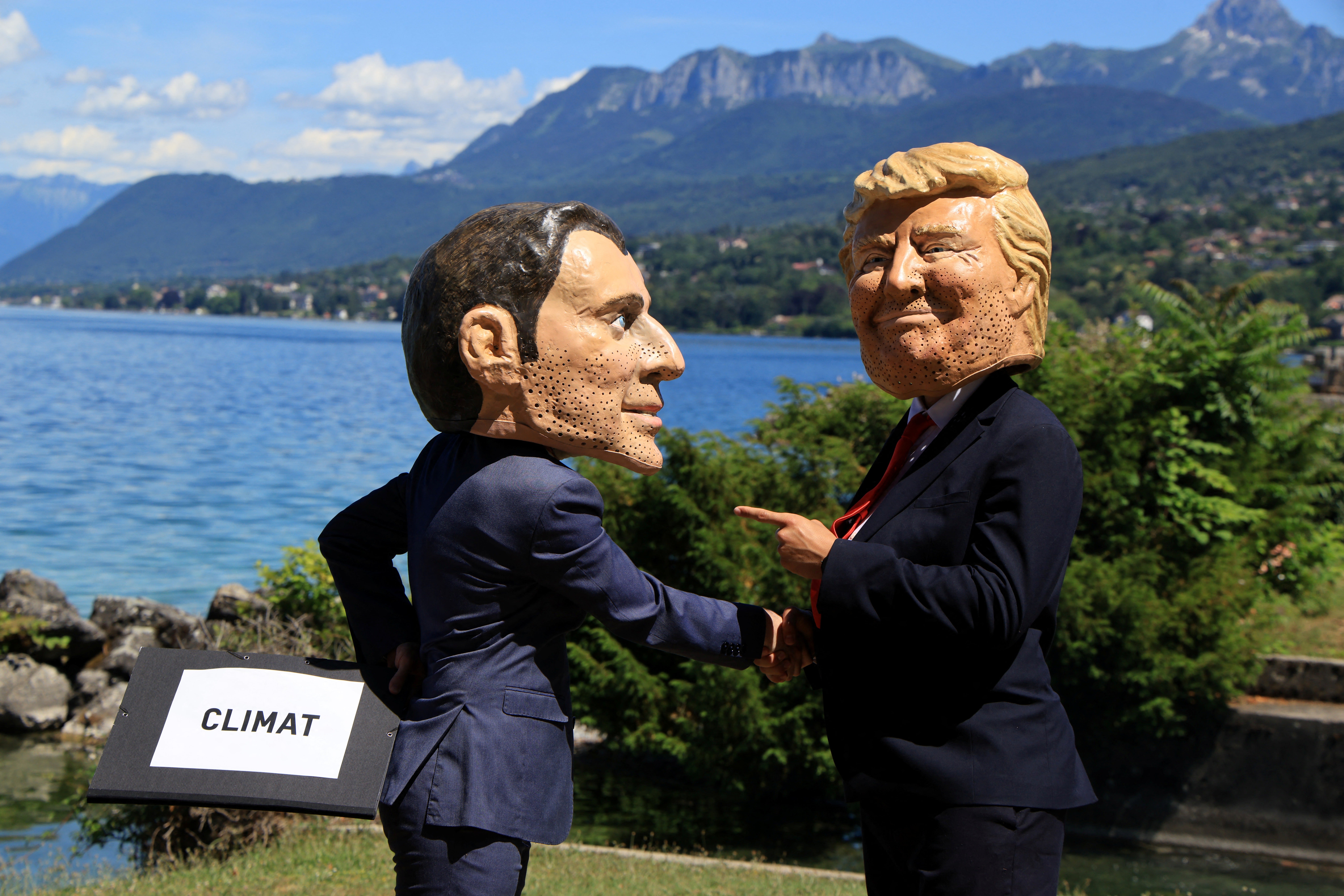 Demonstrators dressed up with caricature 