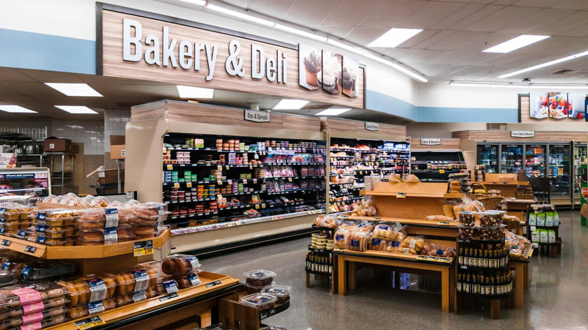 Publix's Bakery Is Making A Viral Dessert That Has Customers Ready To 'Move Back To Florida'