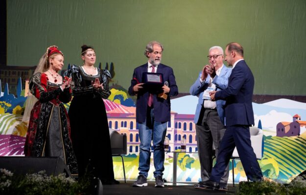 “Honorary Enologist”: award to Alessandro Regoli, director of WineNews “Honorary Enologist”: award to Alessandro Regoli, director of WineNews