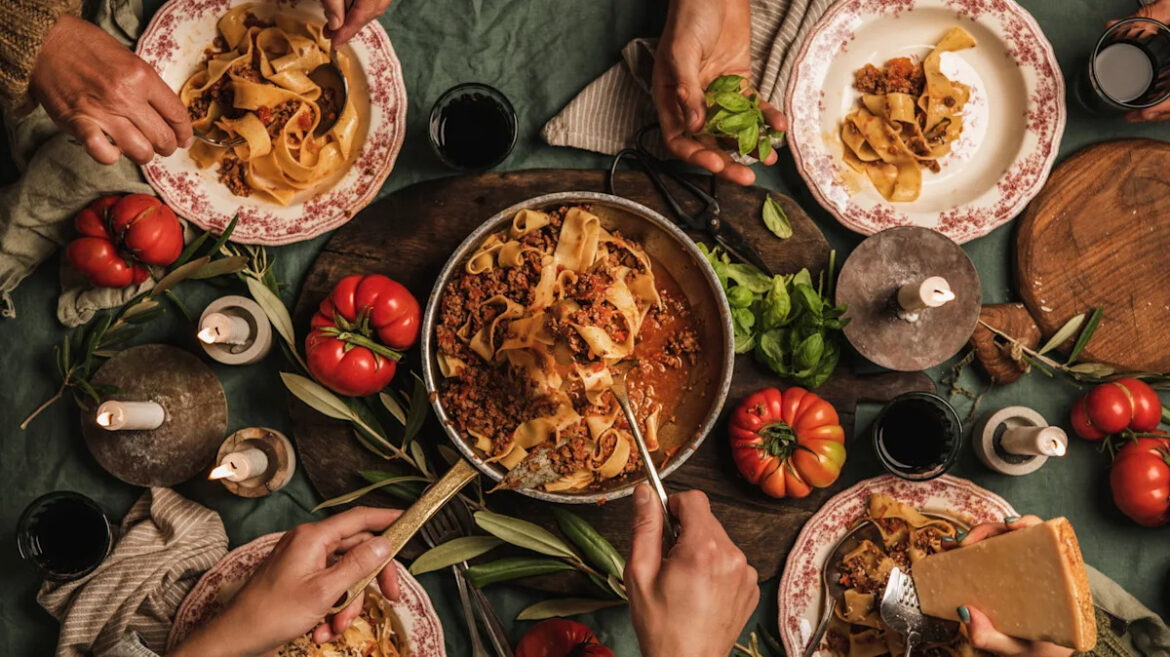 Olive Garden Vs Carrabba’s: Which Chain Restaurant Has The Best Family Meal Deals? Olive Garden Vs Carrabba's: Which Chain Restaurant Has The Best Family Meal Deals?