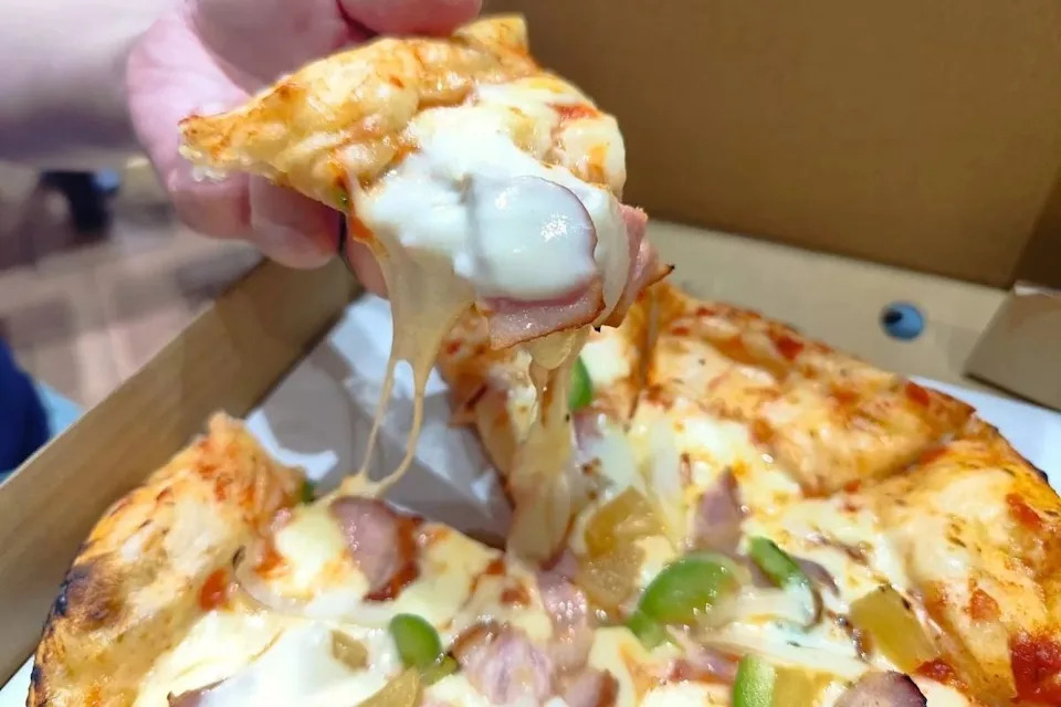 168 Neapolitan Style Pizza - cheese pull