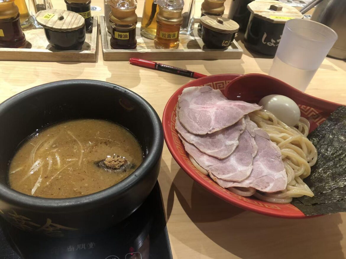 Who told me tsukemen is just “remen plus”? This is a completely different food!
