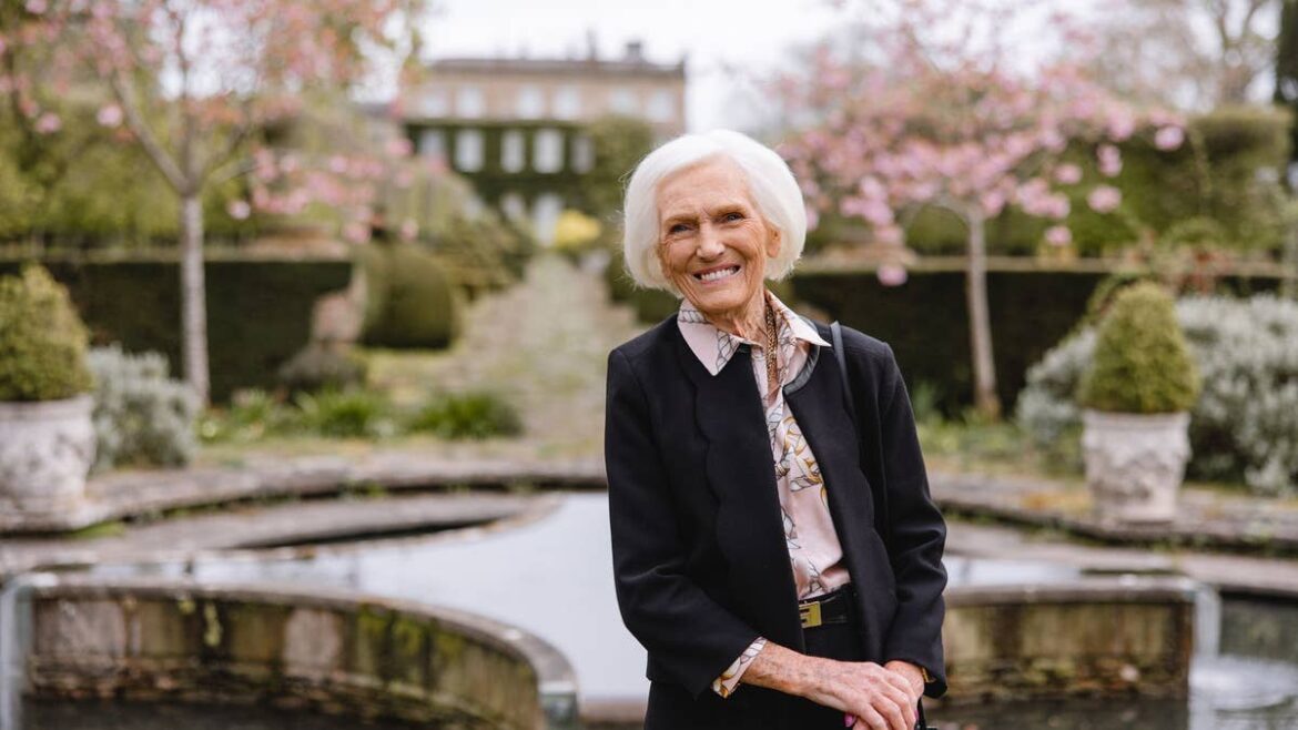 Dame Mary Berry on her Henley-on-Thames garden: There is so much joy’ Dame Mary Berry on her Henley-on-Thames garden: There is so much joy'