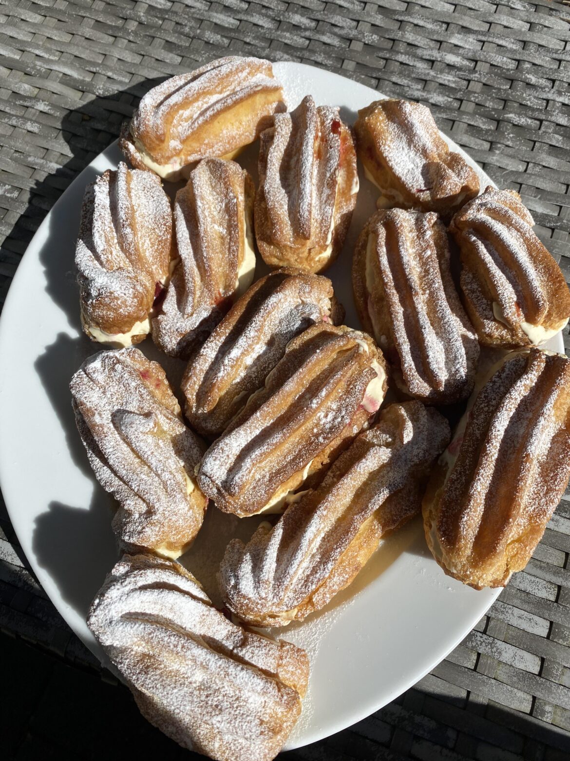 pistachio mascarpone eclairs with cherry compoté filling