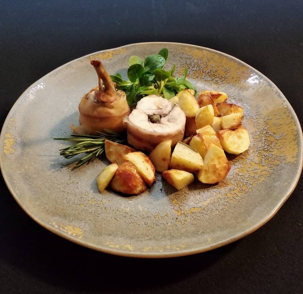 Tirabusciò - Rabbit Leg with Rosemary Coscia di coniglio al rosmarino del Ristorante Vinaria Il Tirabusciò a Bibbiena