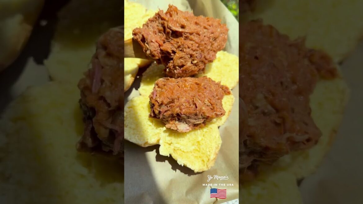 HICKORY BBQ PULLED PORK SLIDERS – MADE IN THE USA #canada #recipe #canadianstyle #madeintheusa HICKORY BBQ PULLED PORK SLIDERS - MADE IN THE USA #canada #recipe #canadianstyle #madeintheusa