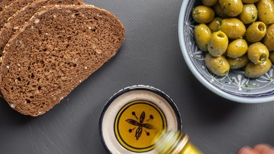 Is olive good for your heart? Heart surgeon Dr Jeremy London shares how it affects risk of heart attacks and stroke Hindustan Times News