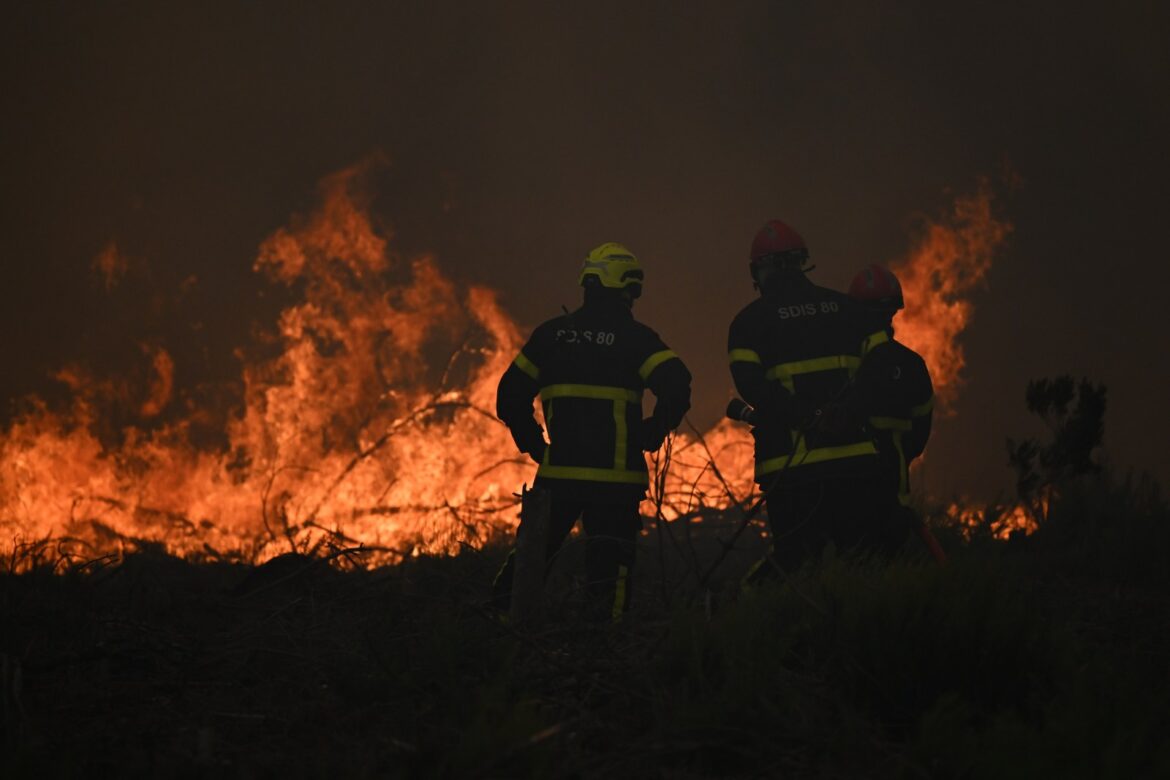 Wildfires in France drive 250,000 people from their homes and creep toward wine city of Bordeaux – Winnipeg Free Press
