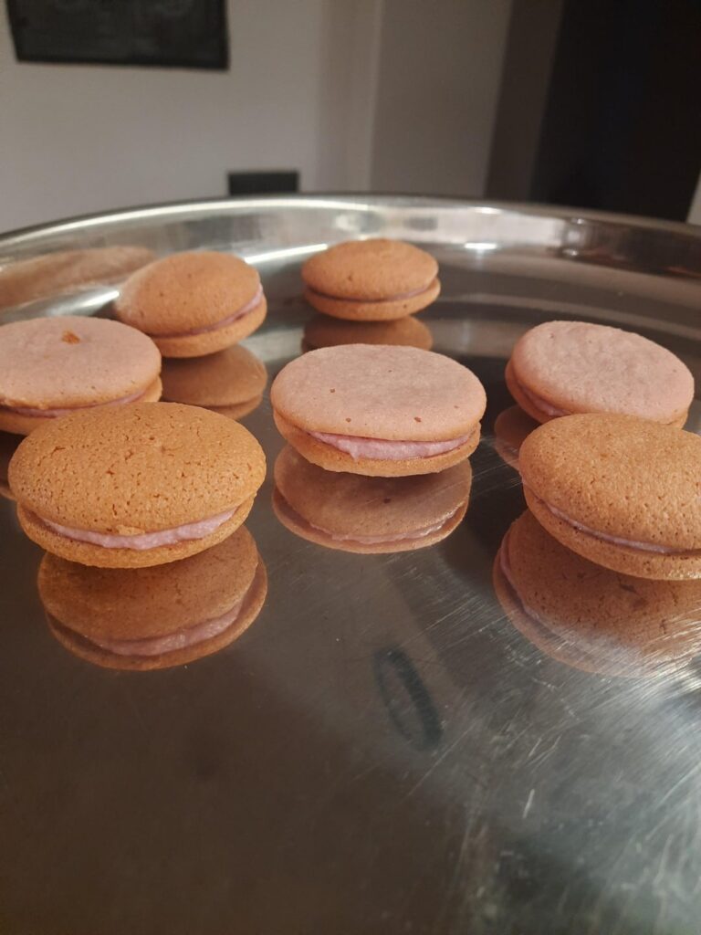 My FIRST macarons – advice is very welcome🫠My FIRST macarons - advice is very welcomeðŸ«