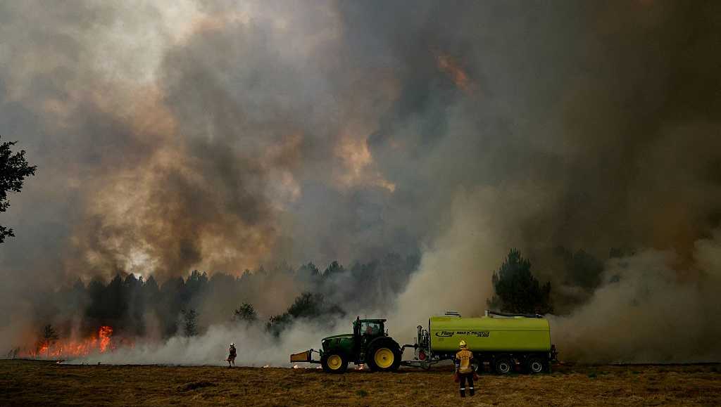 Massive France wildfire closes in on Bordeaux’s renowned wine country Massive France wildfire closes in on Bordeaux's renowned wine country